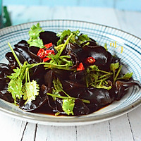 Illustration of how to make cold black fungus with coriander 12