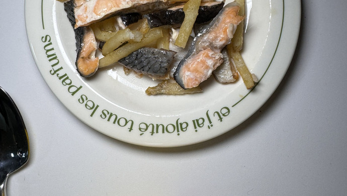 Salmon skin fries