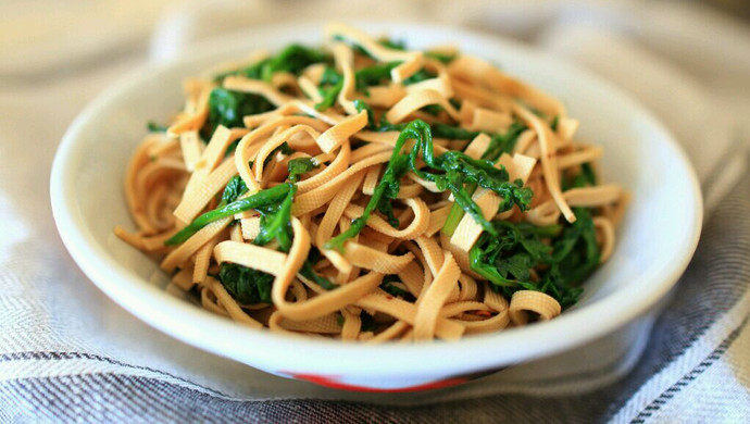 Shredded tofu mixed with artemisia leaves