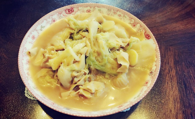 Dried tofu stewed with cabbage