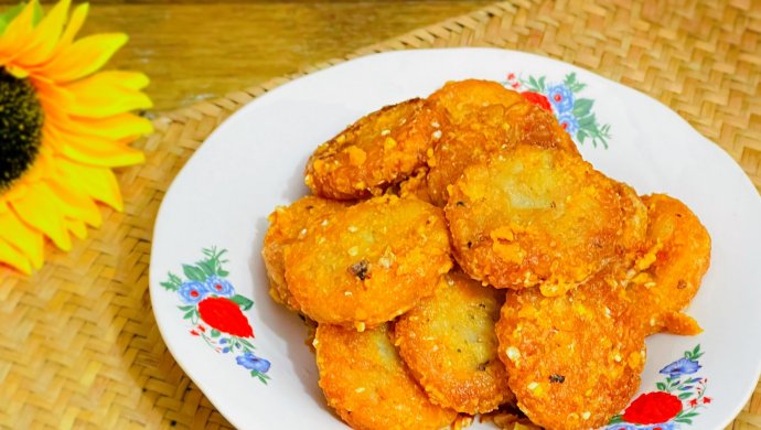 Baked potato cakes with egg yolk