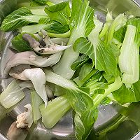 # Lidong the first supplement#Green vegetable, oyster mushroom and meatball soup Illustration of how to do it 1