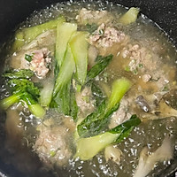 #立 Winter一BU#Green vegetable, oyster mushroom and meatball soup Illustration of how to do it 5