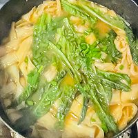 #立 Winter一BU# Recipe for Tomato Oyster Mushroom and Green Vegetable Noodle Soup Illustration 8