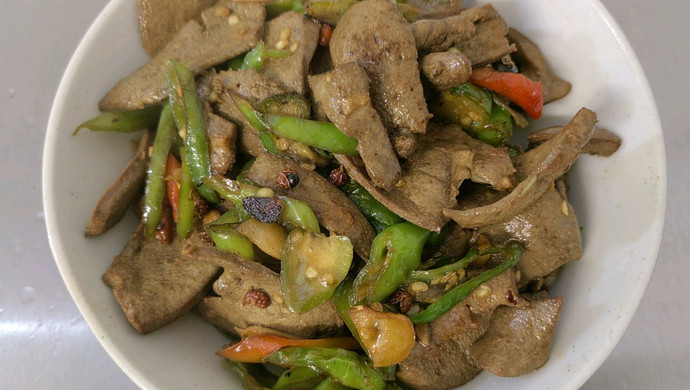 Stir-fried Pork Liver with Chili Peppers