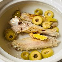 # Spanish Olive Chinese Creative Cuisine#Spanish green olive stewed duck wings Illustration of how to do it 6