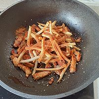 Illustration of how to make cumin-fried chicken breast French fries 9