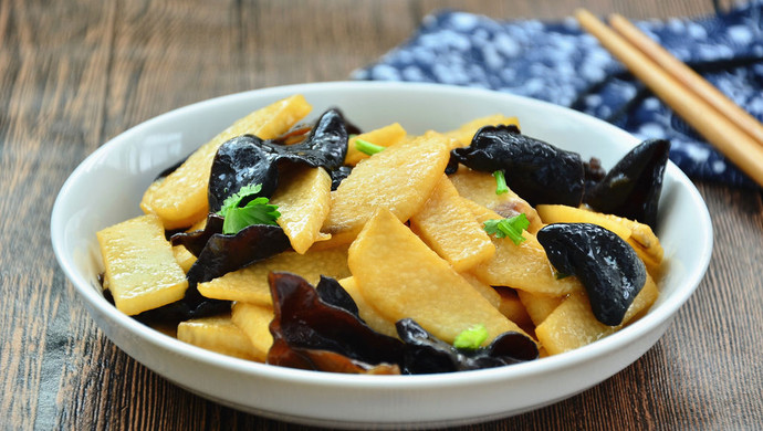 Stir-fried fungus and yam