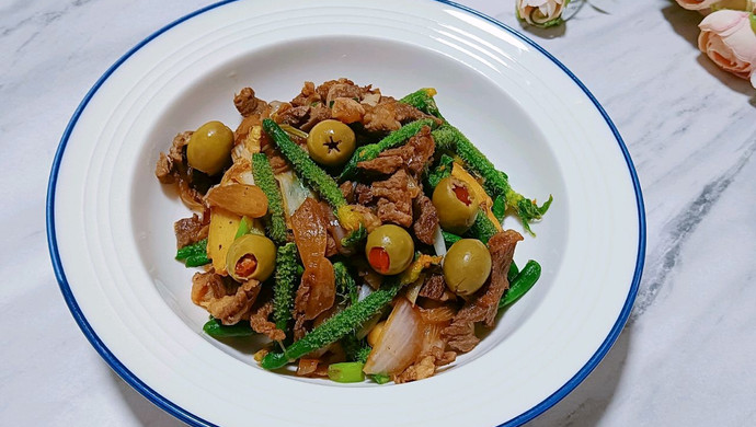 Spanish beef with green olives and cucumber flowers