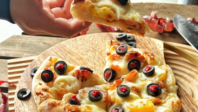 Eye Olive Pizza