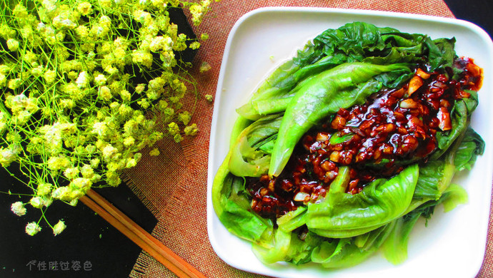 Lettuce with Garlic Dressing