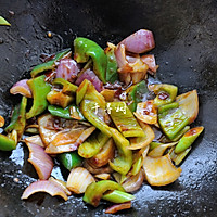 Squid rolls with stir-fried onions and green peppers are delicious and delicious. Illustration of how to make dishes 14