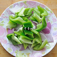 Squid rolls with stir-fried onions and green peppers are delicious and delicious. Illustration of how to make dishes 8