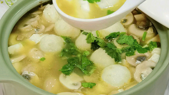 Yipin Fresh Matsutake, Tofu and Fish Balls in Claypot