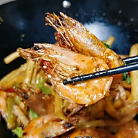 #不了你不的“狗”challenge#A few simple steps , Illustration of how to make restaurant-quality fried prawns with spicy fries 9