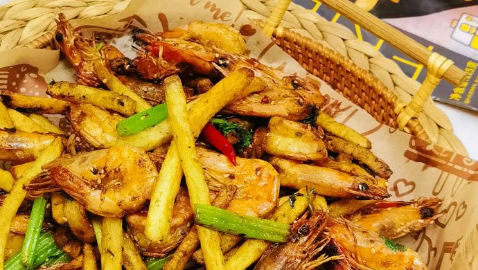 Fried prawns with spicy fries